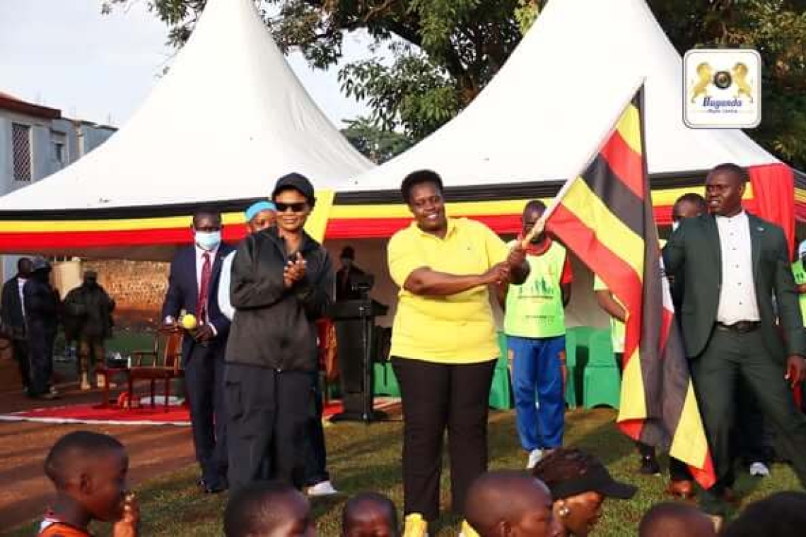 Nnaabagereka ne Ssaabaminisita w’eggwanga Hon. Jesca Alupo basimbula emisinde gy’okusonda ensimbi Nnaabagereka ne Ssaabaminisita w’eggwanga Hon. Jesca Alupo basimbula emisinde gy’okusonda ensimbi